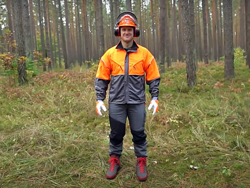 Matthias Steiner als Waldarbeiter