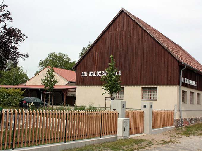 Gebäudeansicht der Waldzentrale Alt Ruppin 